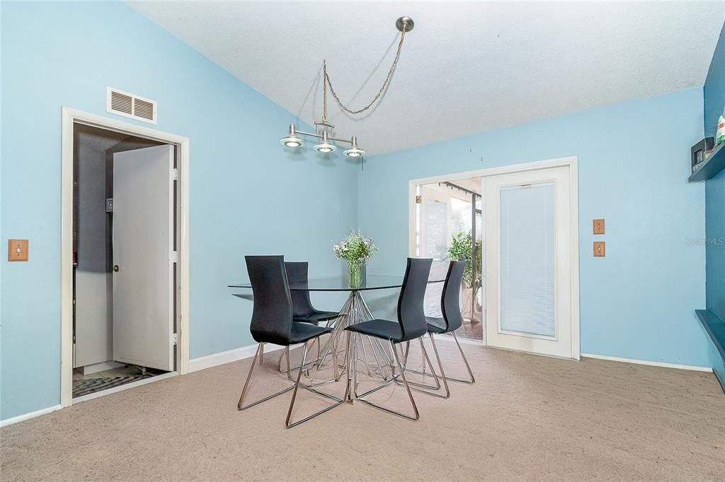 На продажу: $230,000 (3 спален, 2 ванн, 1220 Квадратных фут)