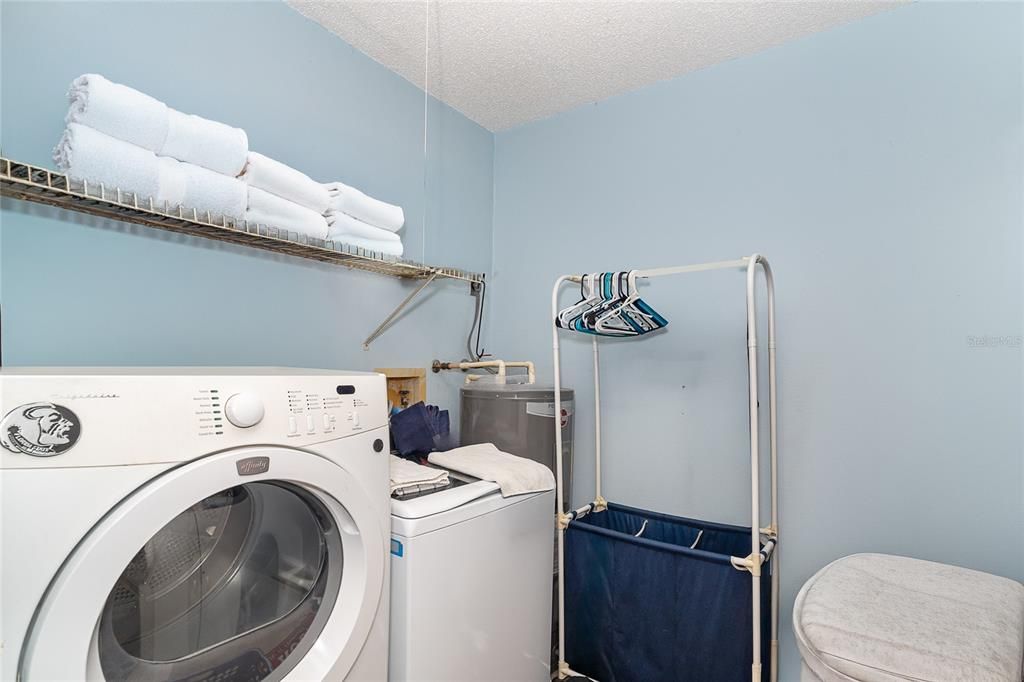 На продажу: $230,000 (3 спален, 2 ванн, 1220 Квадратных фут)