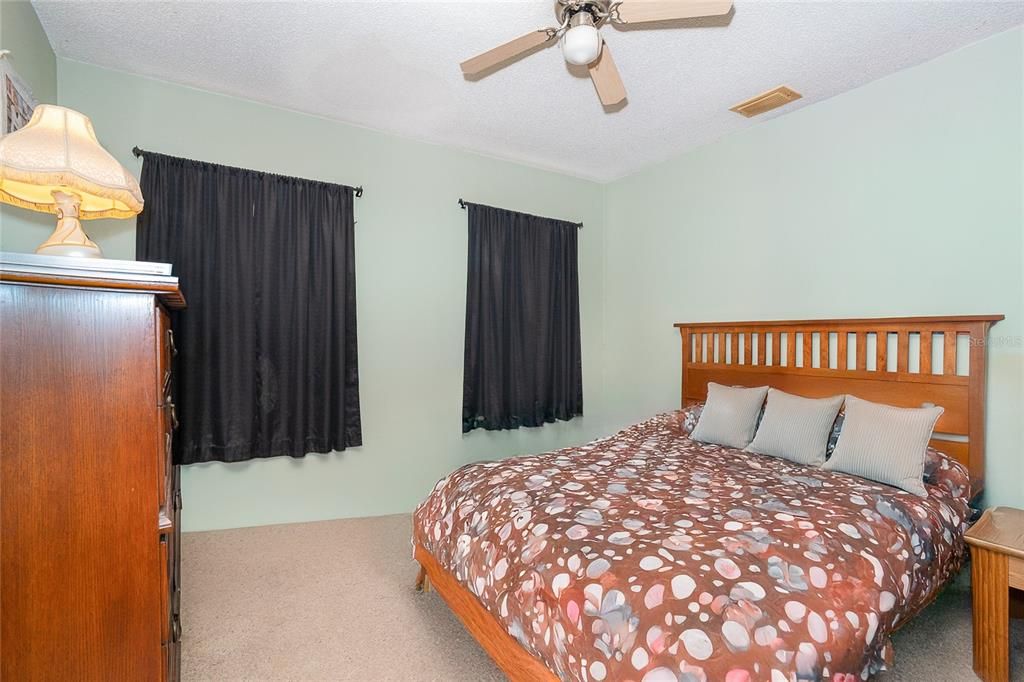 На продажу: $230,000 (3 спален, 2 ванн, 1220 Квадратных фут)