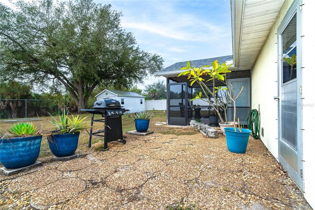 На продажу: $230,000 (3 спален, 2 ванн, 1220 Квадратных фут)