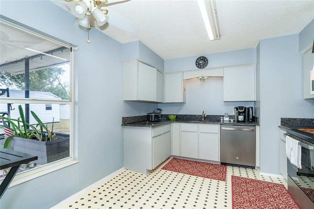 На продажу: $230,000 (3 спален, 2 ванн, 1220 Квадратных фут)