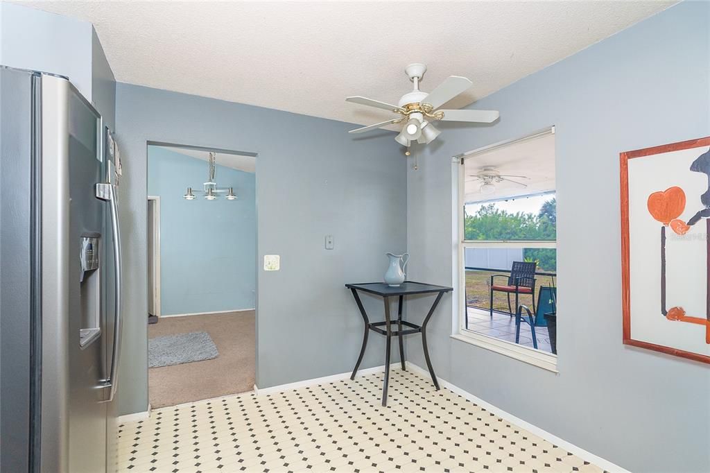 На продажу: $230,000 (3 спален, 2 ванн, 1220 Квадратных фут)