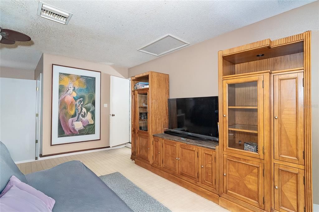 На продажу: $230,000 (3 спален, 2 ванн, 1220 Квадратных фут)