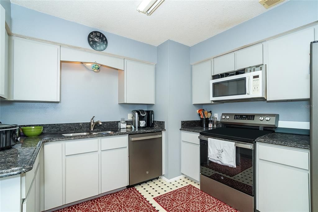 На продажу: $230,000 (3 спален, 2 ванн, 1220 Квадратных фут)