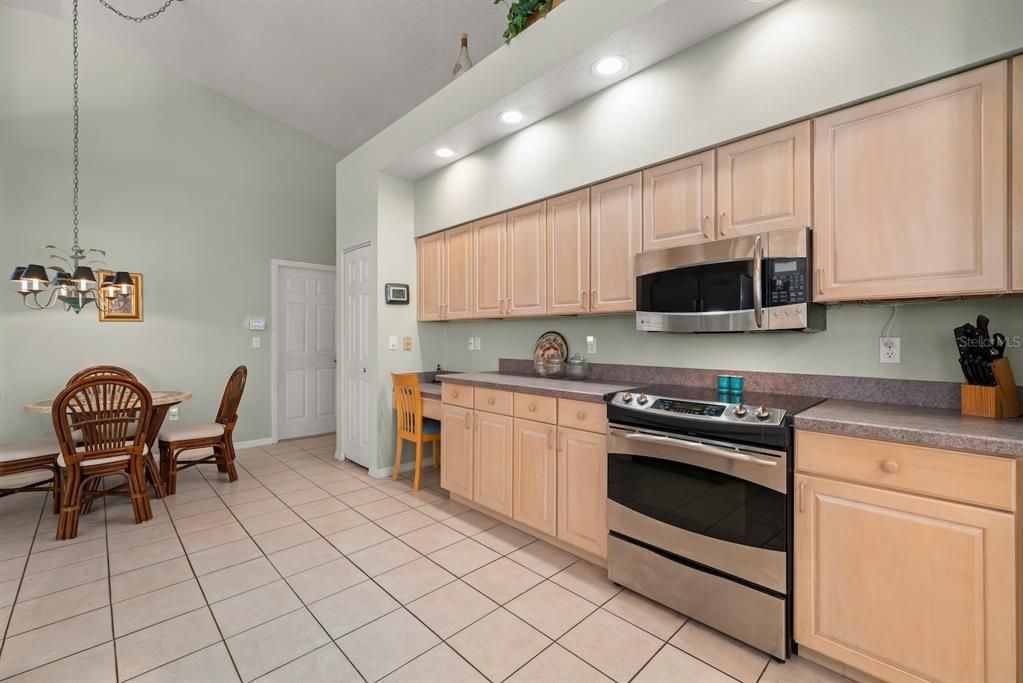 For Sale: $525,000 (3 beds, 2 baths, 2011 Square Feet)