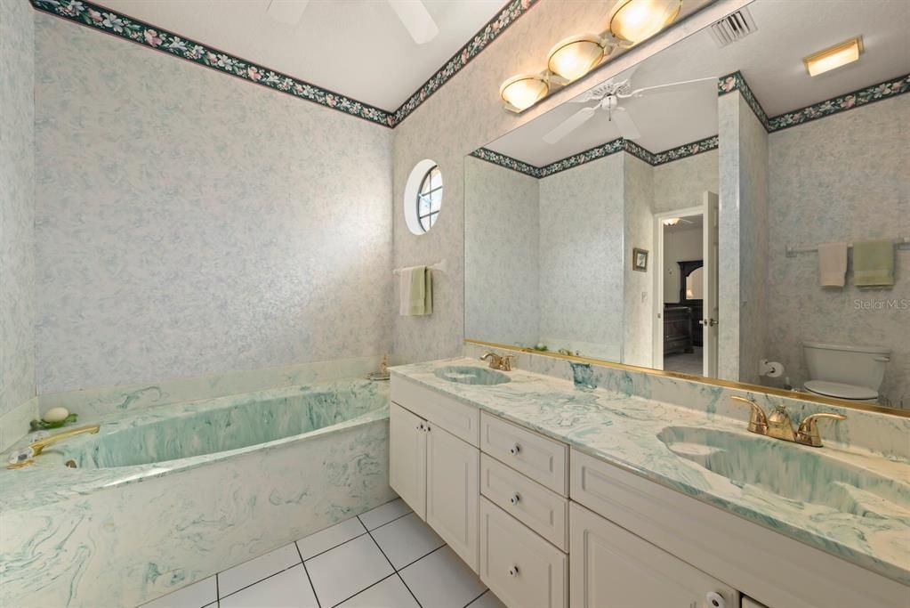 For Sale: $525,000 (3 beds, 2 baths, 2011 Square Feet)