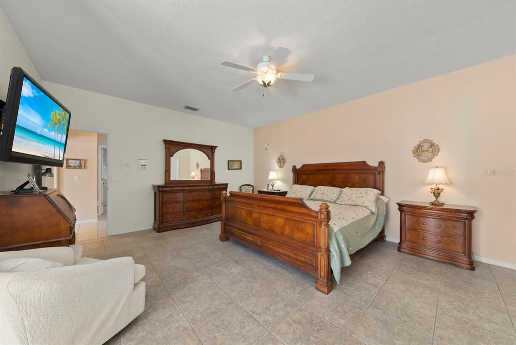 For Sale: $525,000 (3 beds, 2 baths, 2011 Square Feet)