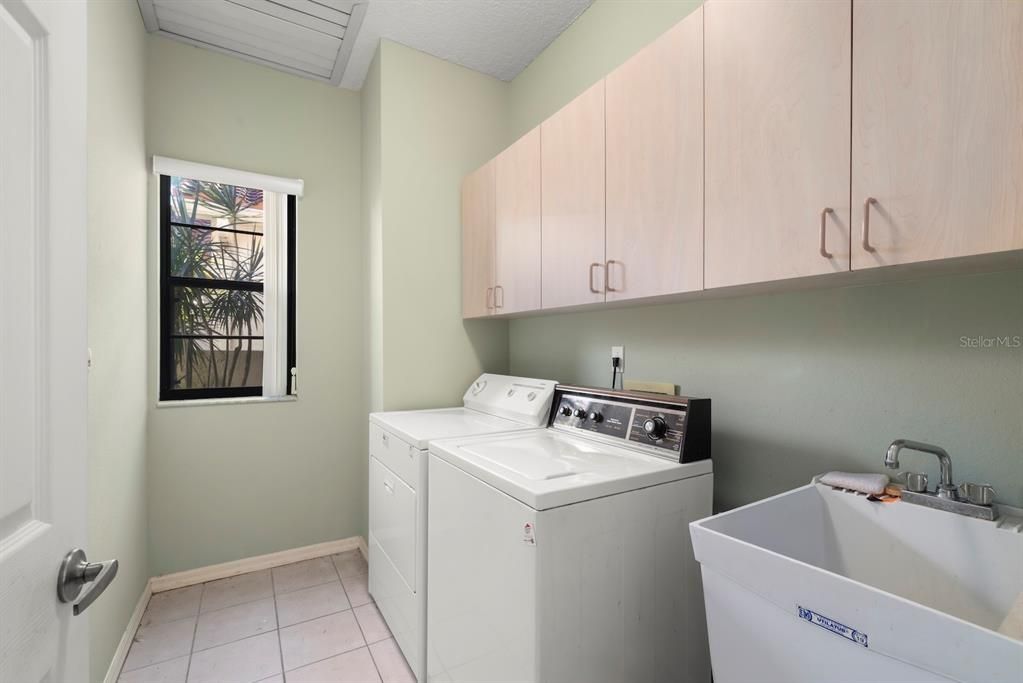 For Sale: $525,000 (3 beds, 2 baths, 2011 Square Feet)