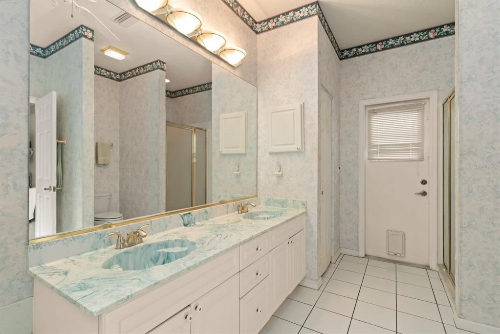 For Sale: $525,000 (3 beds, 2 baths, 2011 Square Feet)