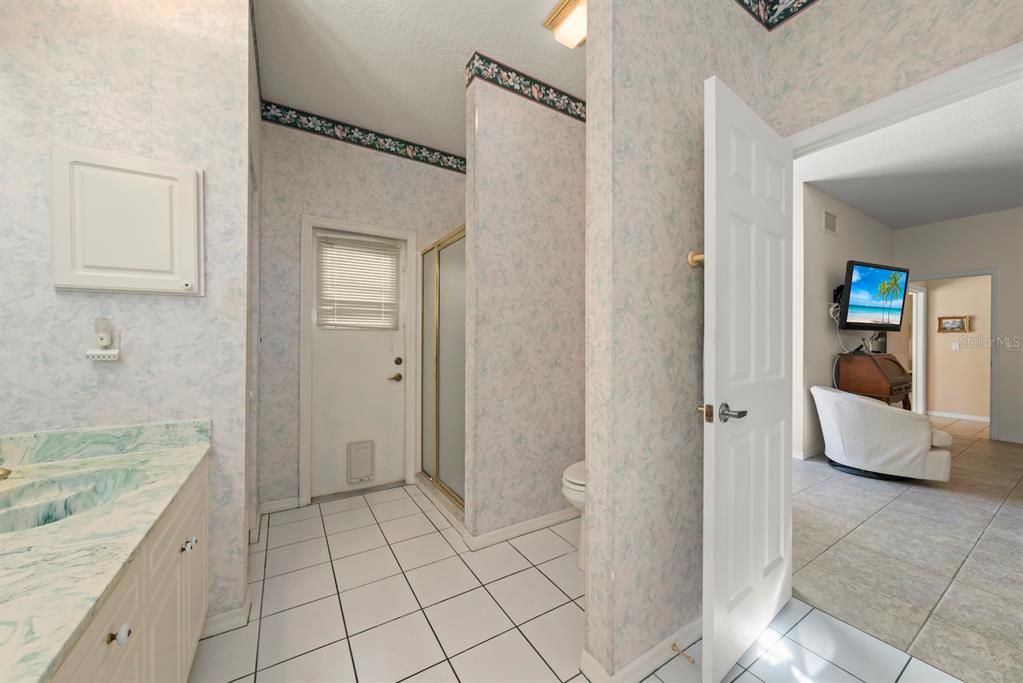 For Sale: $525,000 (3 beds, 2 baths, 2011 Square Feet)