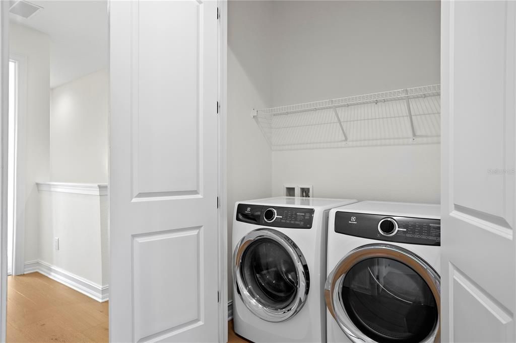 En Venta: $1,299,900 (3 camas, 3 baños, 2550 Pies cuadrados)