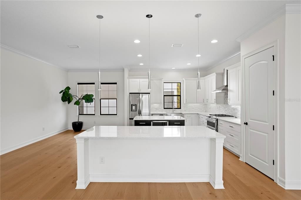 En Venta: $1,299,900 (3 camas, 3 baños, 2550 Pies cuadrados)