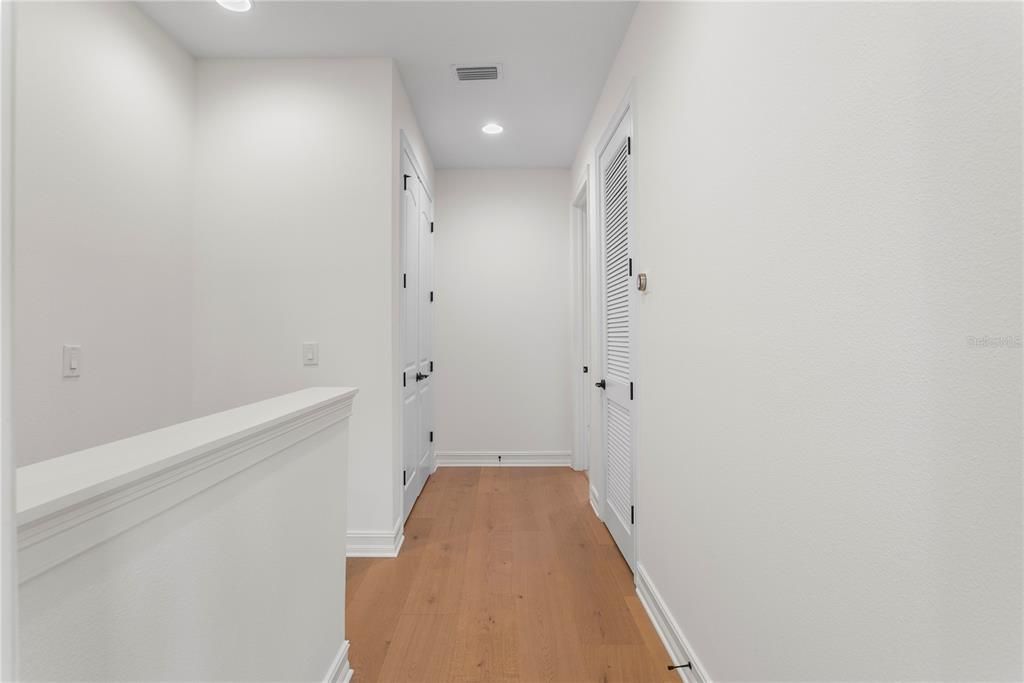 En Venta: $1,299,900 (3 camas, 3 baños, 2550 Pies cuadrados)