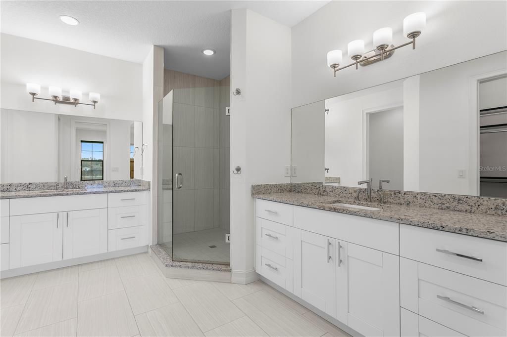 En Venta: $1,299,900 (3 camas, 3 baños, 2550 Pies cuadrados)