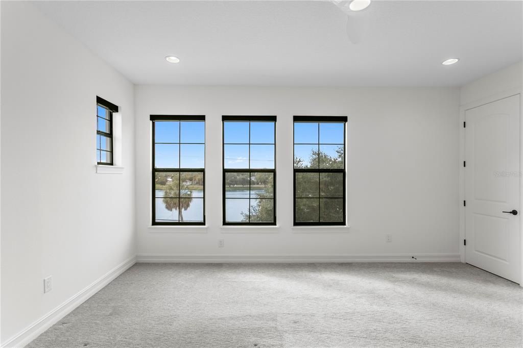 En Venta: $1,299,900 (3 camas, 3 baños, 2550 Pies cuadrados)