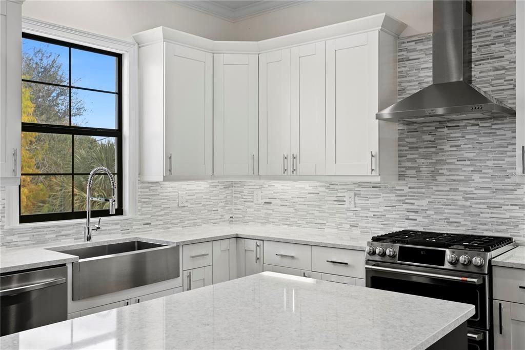 En Venta: $1,299,900 (3 camas, 3 baños, 2550 Pies cuadrados)