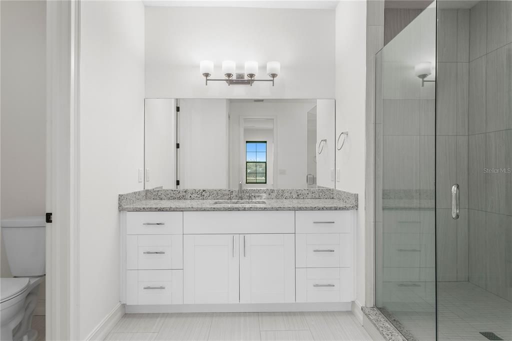 En Venta: $1,299,900 (3 camas, 3 baños, 2550 Pies cuadrados)