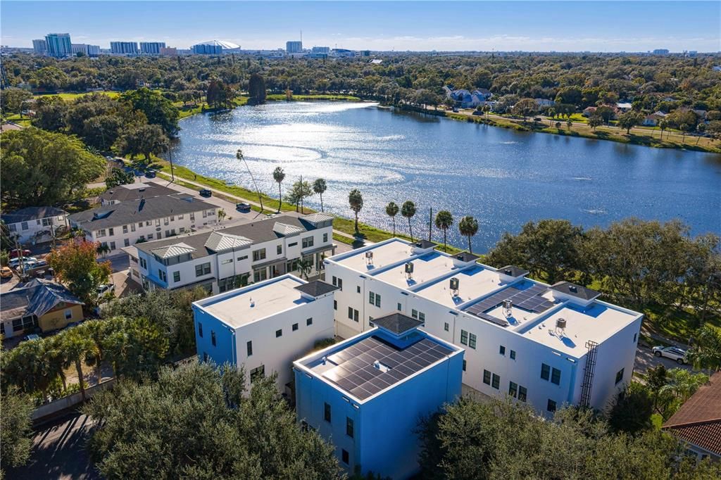 En Venta: $1,299,900 (3 camas, 3 baños, 2550 Pies cuadrados)