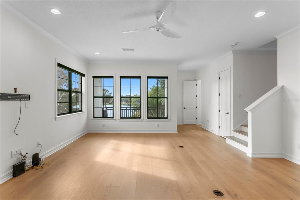 En Venta: $1,299,900 (3 camas, 3 baños, 2550 Pies cuadrados)