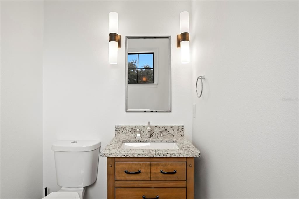 En Venta: $1,299,900 (3 camas, 3 baños, 2550 Pies cuadrados)