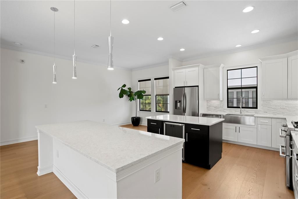 En Venta: $1,299,900 (3 camas, 3 baños, 2550 Pies cuadrados)