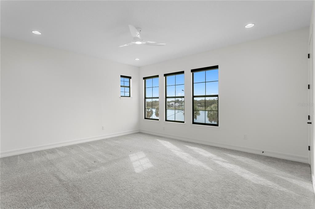 En Venta: $1,299,900 (3 camas, 3 baños, 2550 Pies cuadrados)