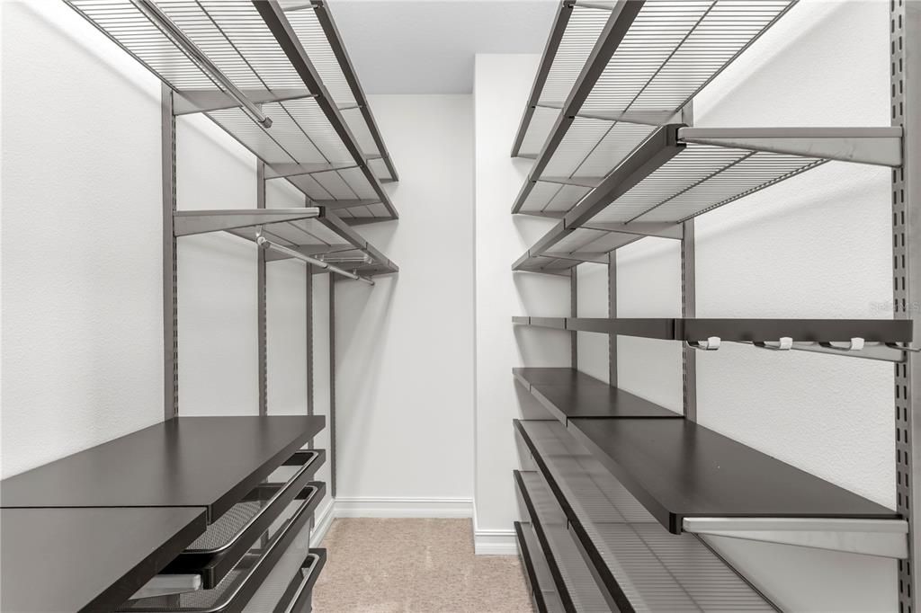 En Venta: $1,299,900 (3 camas, 3 baños, 2550 Pies cuadrados)