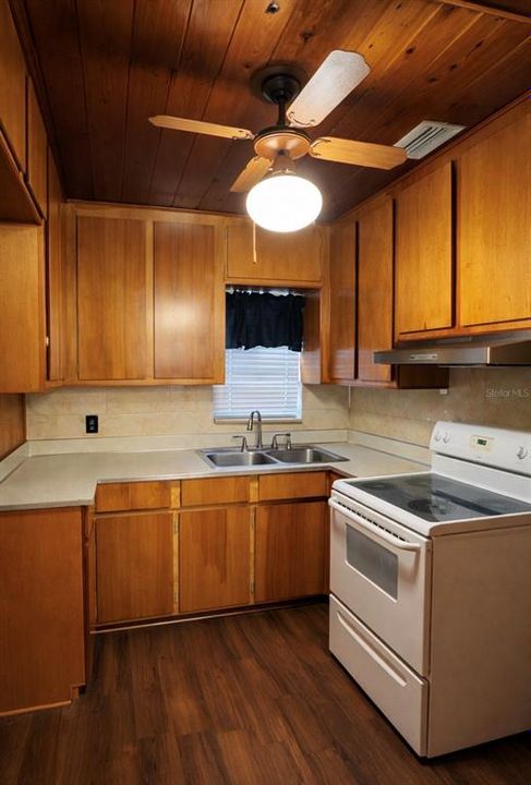 For Rent: $2,000 (3 beds, 2 baths, 1220 Square Feet)