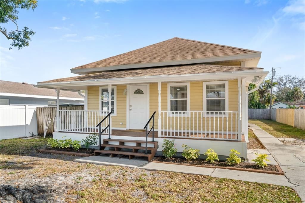 For Sale: $299,900 (3 beds, 2 baths, 1296 Square Feet)