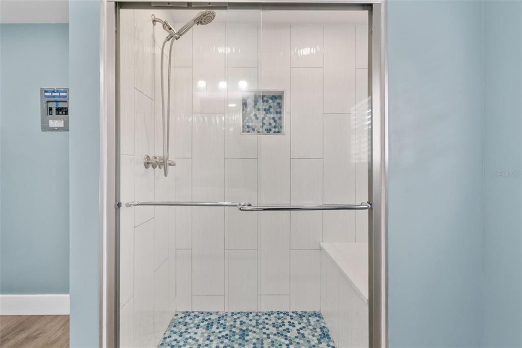 For Sale: $299,900 (3 beds, 2 baths, 1296 Square Feet)