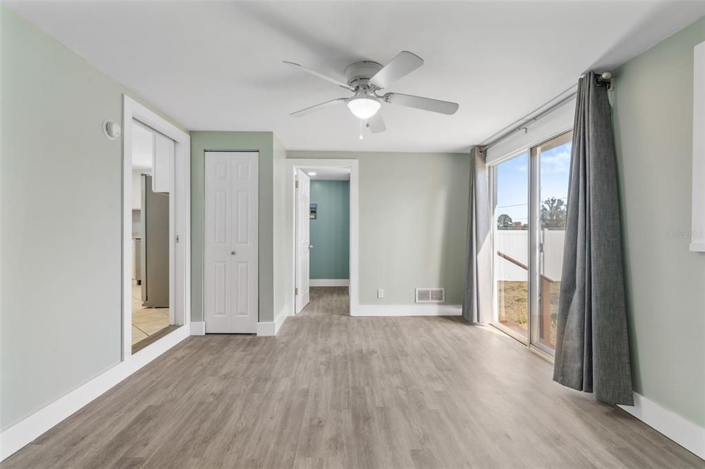 For Sale: $299,900 (3 beds, 2 baths, 1296 Square Feet)