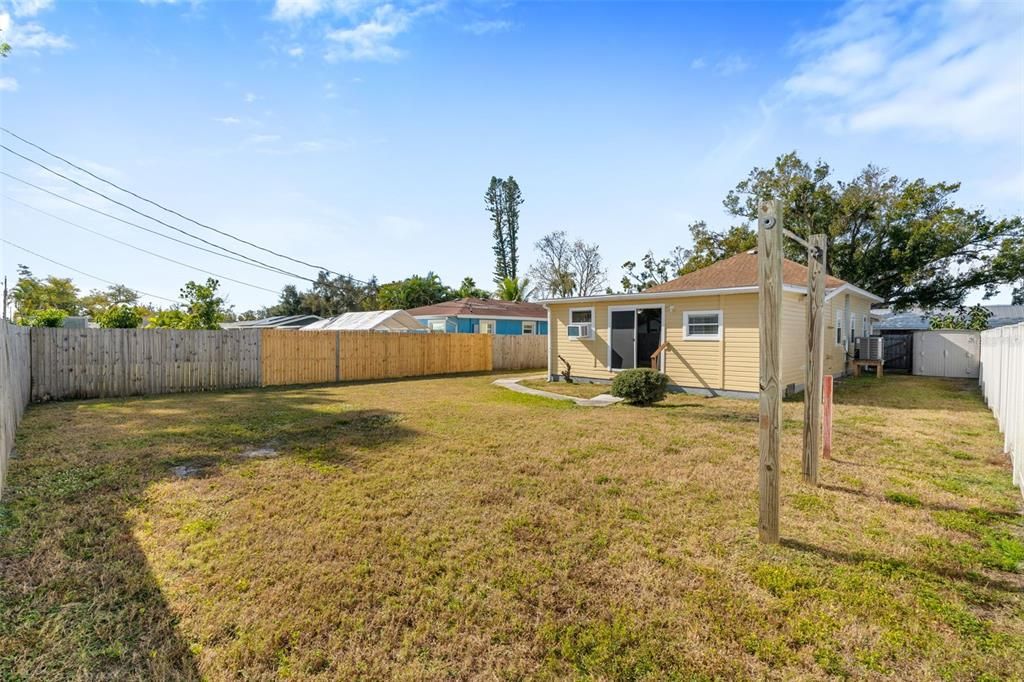 For Sale: $299,900 (3 beds, 2 baths, 1296 Square Feet)