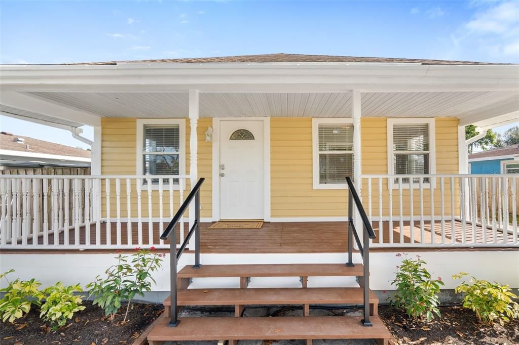 For Sale: $299,900 (3 beds, 2 baths, 1296 Square Feet)