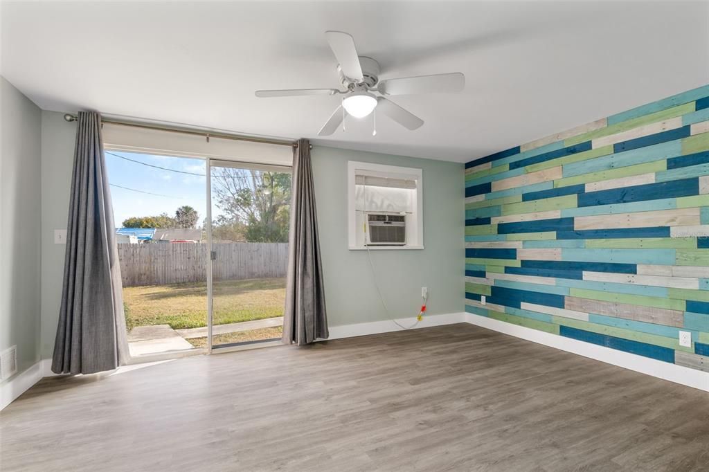 For Sale: $299,900 (3 beds, 2 baths, 1296 Square Feet)