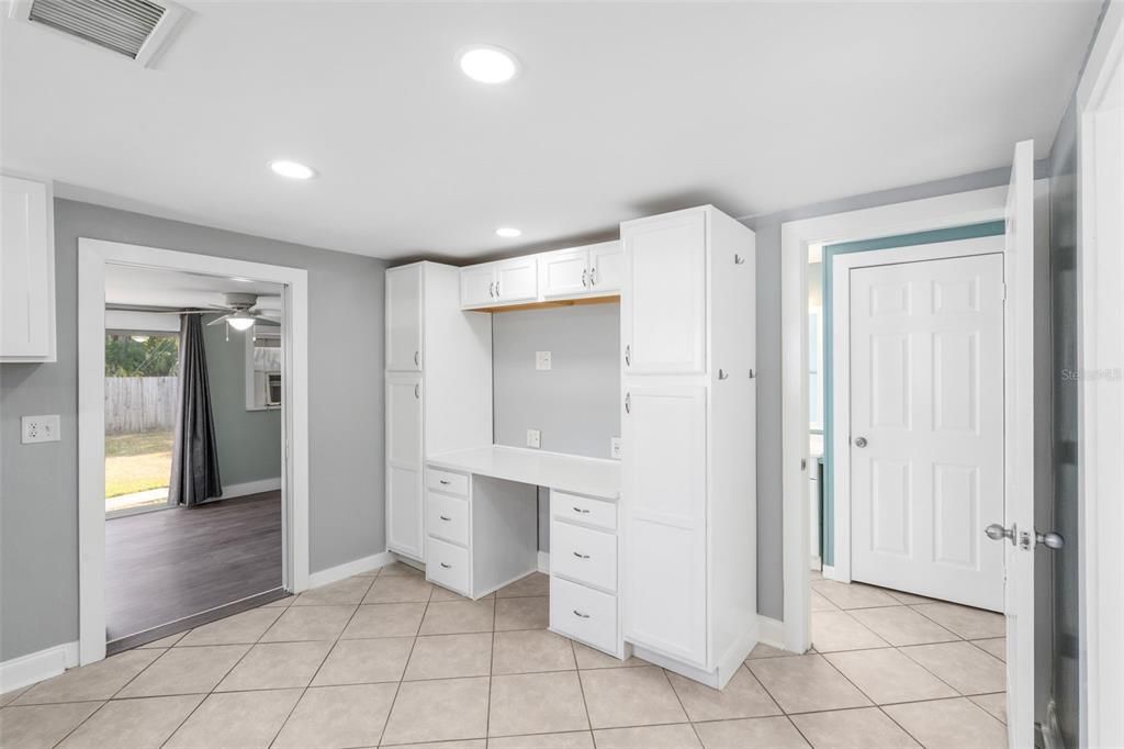 For Sale: $299,900 (3 beds, 2 baths, 1296 Square Feet)