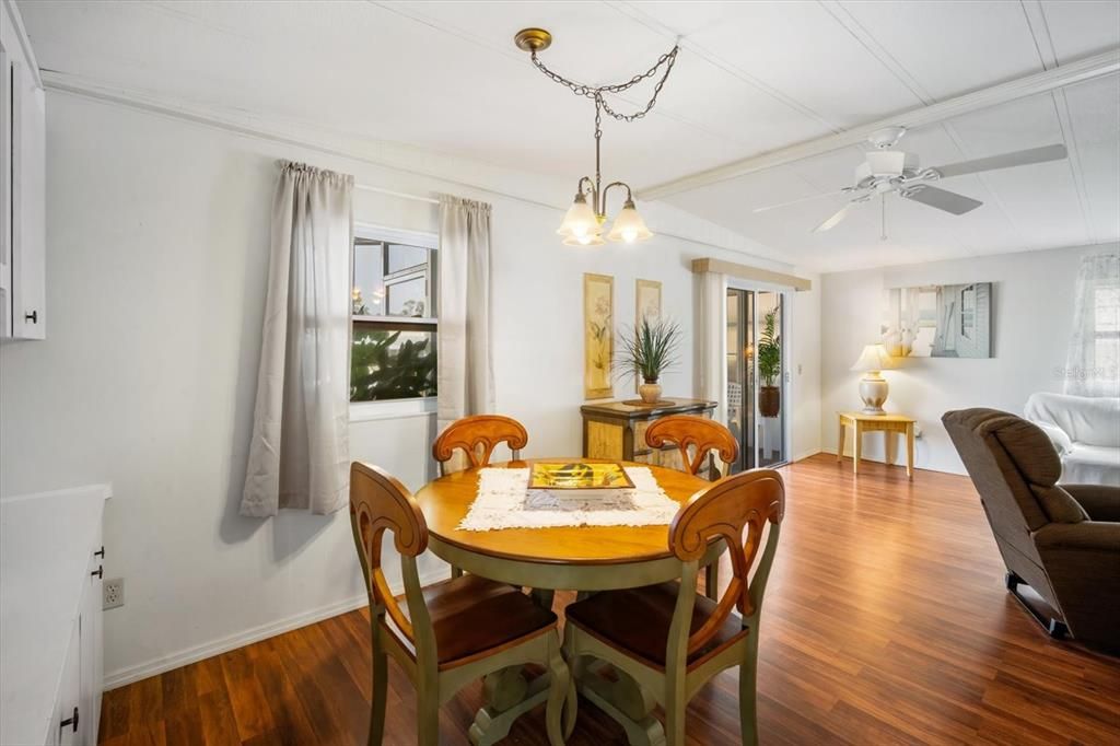 待售: $149,500 (2 贝兹, 2 浴室, 960 平方英尺)