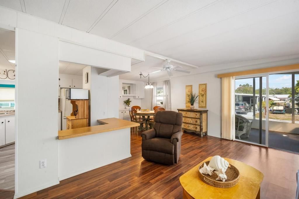 待售: $149,500 (2 贝兹, 2 浴室, 960 平方英尺)