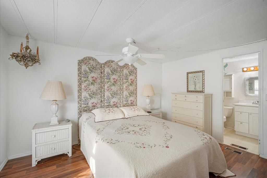 待售: $149,500 (2 贝兹, 2 浴室, 960 平方英尺)