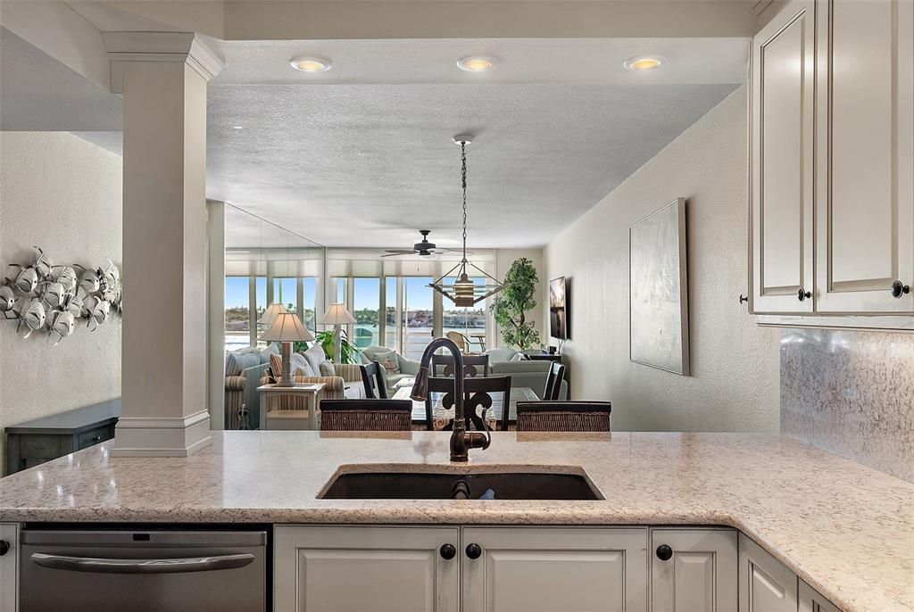 待售: $649,900 (2 贝兹, 2 浴室, 1160 平方英尺)