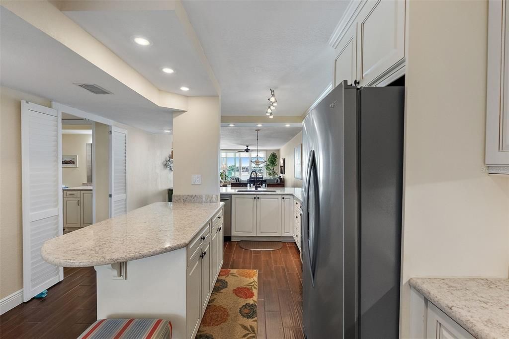 待售: $649,900 (2 贝兹, 2 浴室, 1160 平方英尺)