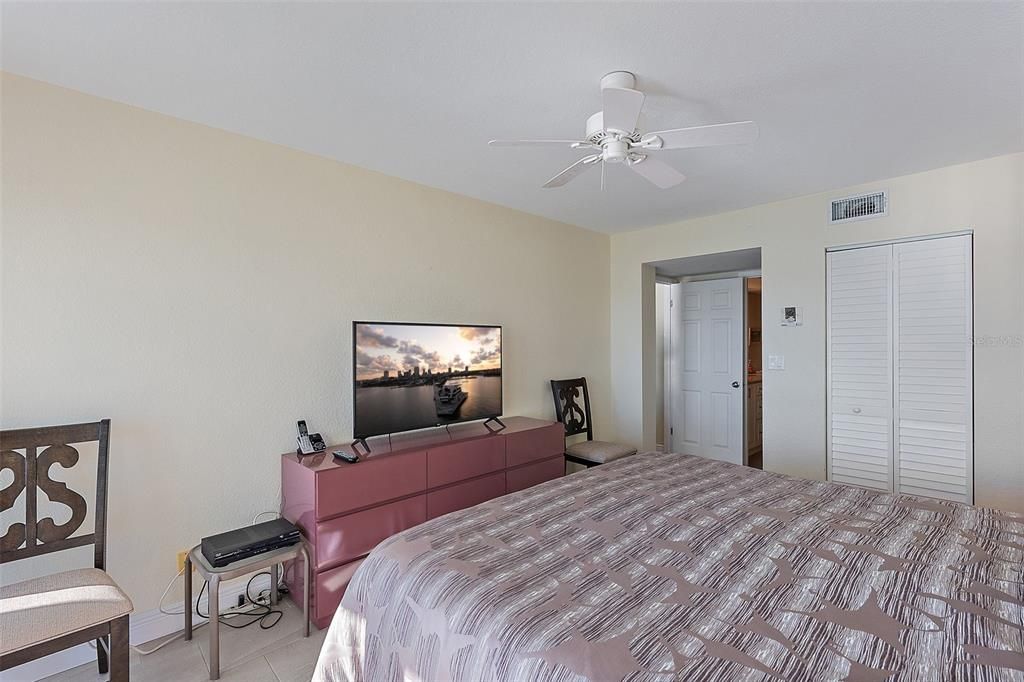 待售: $649,900 (2 贝兹, 2 浴室, 1160 平方英尺)