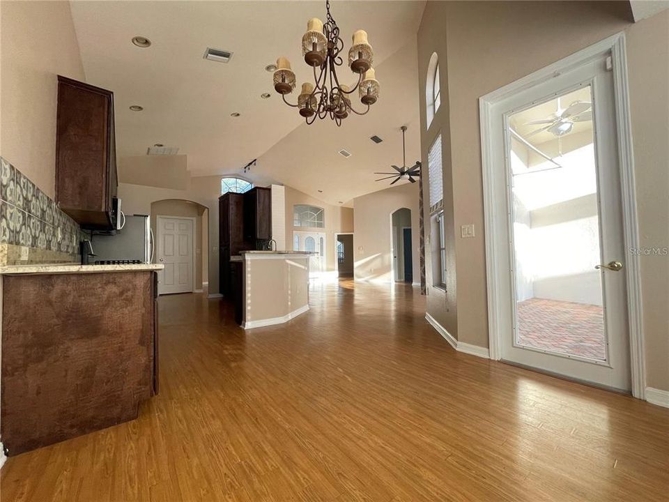 En Renta: $2,850 (4 camas, 2 baños, 2051 Pies cuadrados)