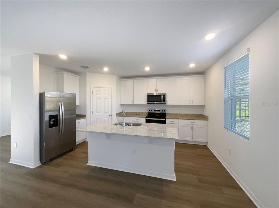 For Sale: $365,000 (4 beds, 3 baths, 2631 Square Feet)