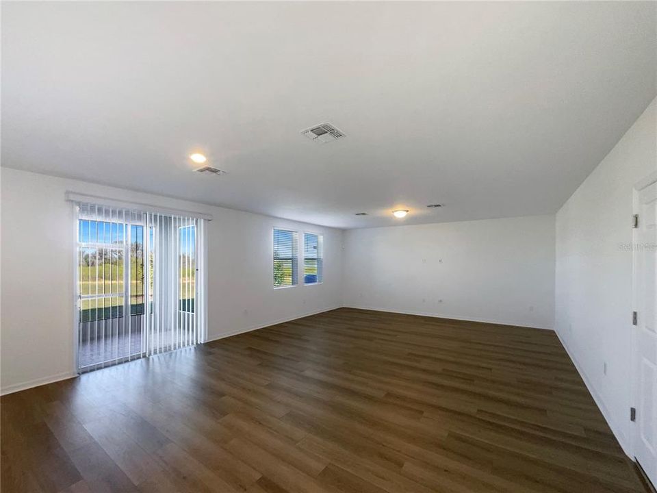 For Sale: $365,000 (4 beds, 3 baths, 2631 Square Feet)