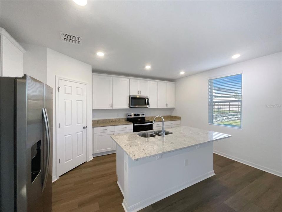 For Sale: $365,000 (4 beds, 3 baths, 2631 Square Feet)