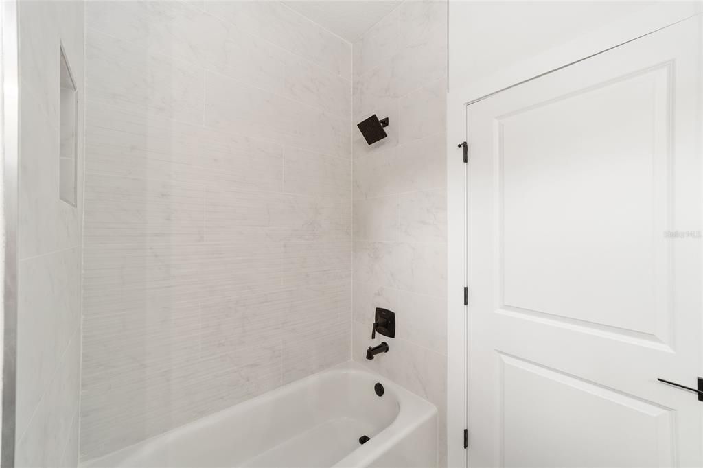 En Venta: $320,000 (4 camas, 2 baños, 1571 Pies cuadrados)