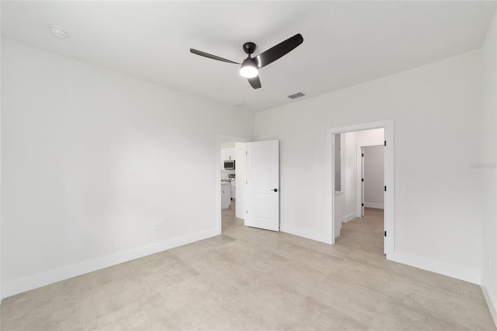 En Venta: $320,000 (4 camas, 2 baños, 1571 Pies cuadrados)