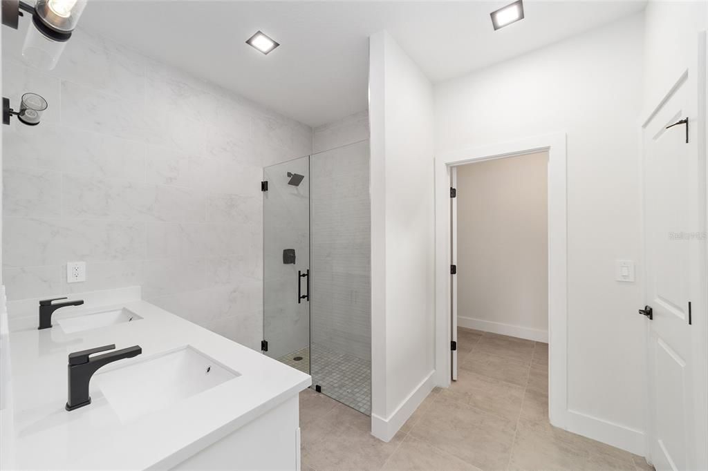 En Venta: $320,000 (4 camas, 2 baños, 1571 Pies cuadrados)