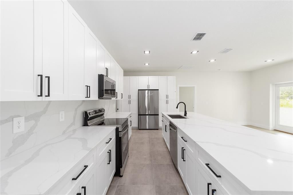 En Venta: $320,000 (4 camas, 2 baños, 1571 Pies cuadrados)