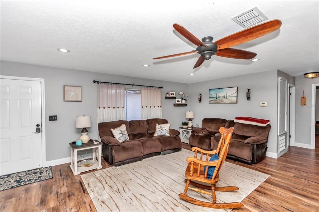 For Rent: $2,300 (2 beds, 2 baths, 1296 Square Feet)